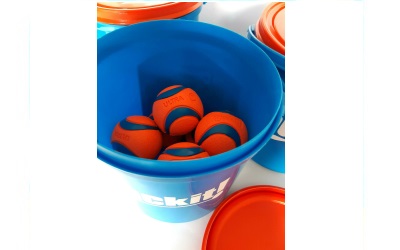 Chuckit Bucket mit Ultra Ball Medium 8 St.