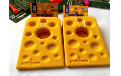 SodaPup Swiss Cheese Wedge Hundespielzeug